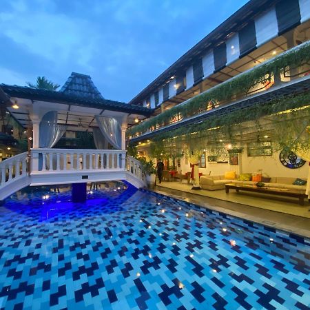 Raintree Boutique Villa & Gallery Джок'якарта Екстер'єр фото