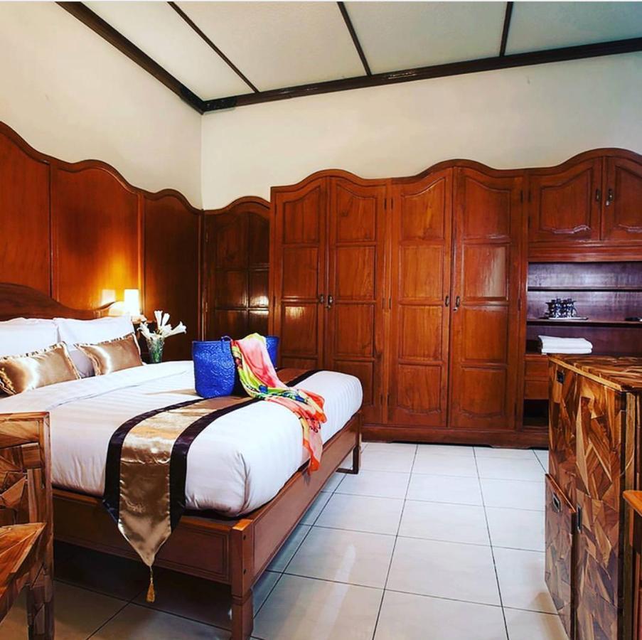 Raintree Boutique Villa & Gallery Джок'якарта Екстер'єр фото