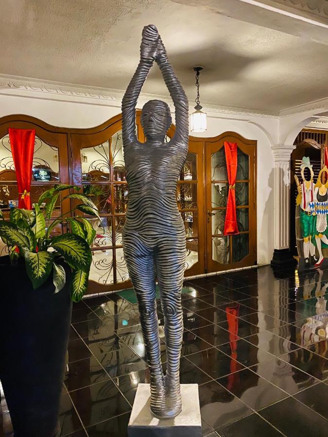 Raintree Boutique Villa & Gallery Джок'якарта Екстер'єр фото